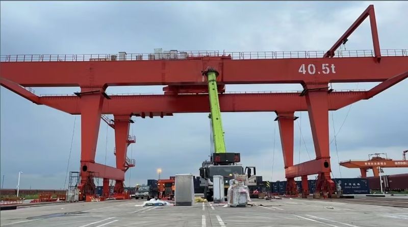 轨道式集装箱门式起重机